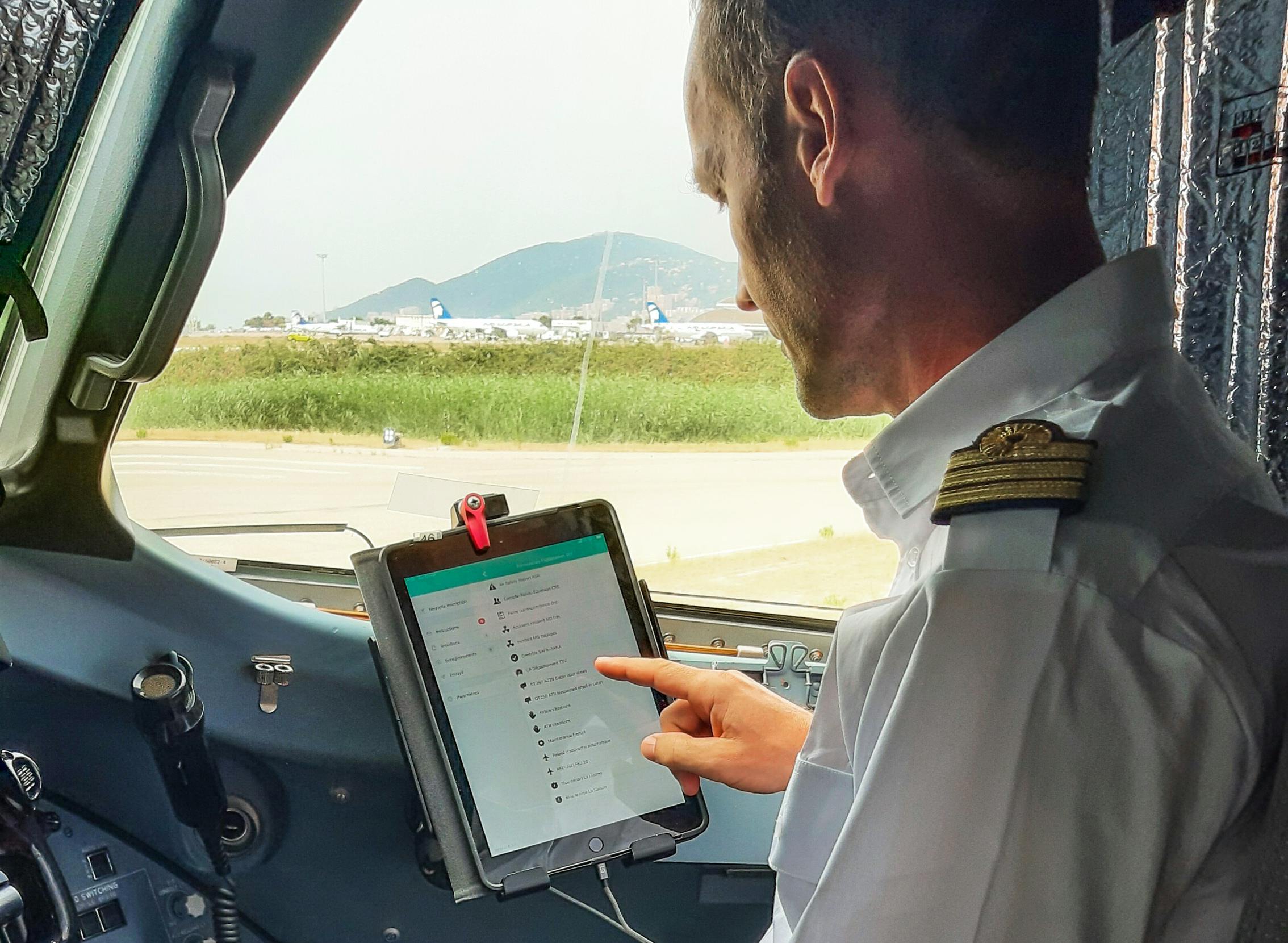 Air Corsica gebruikt de MoreApp formulieren voor incidenten en operationele rapportages.