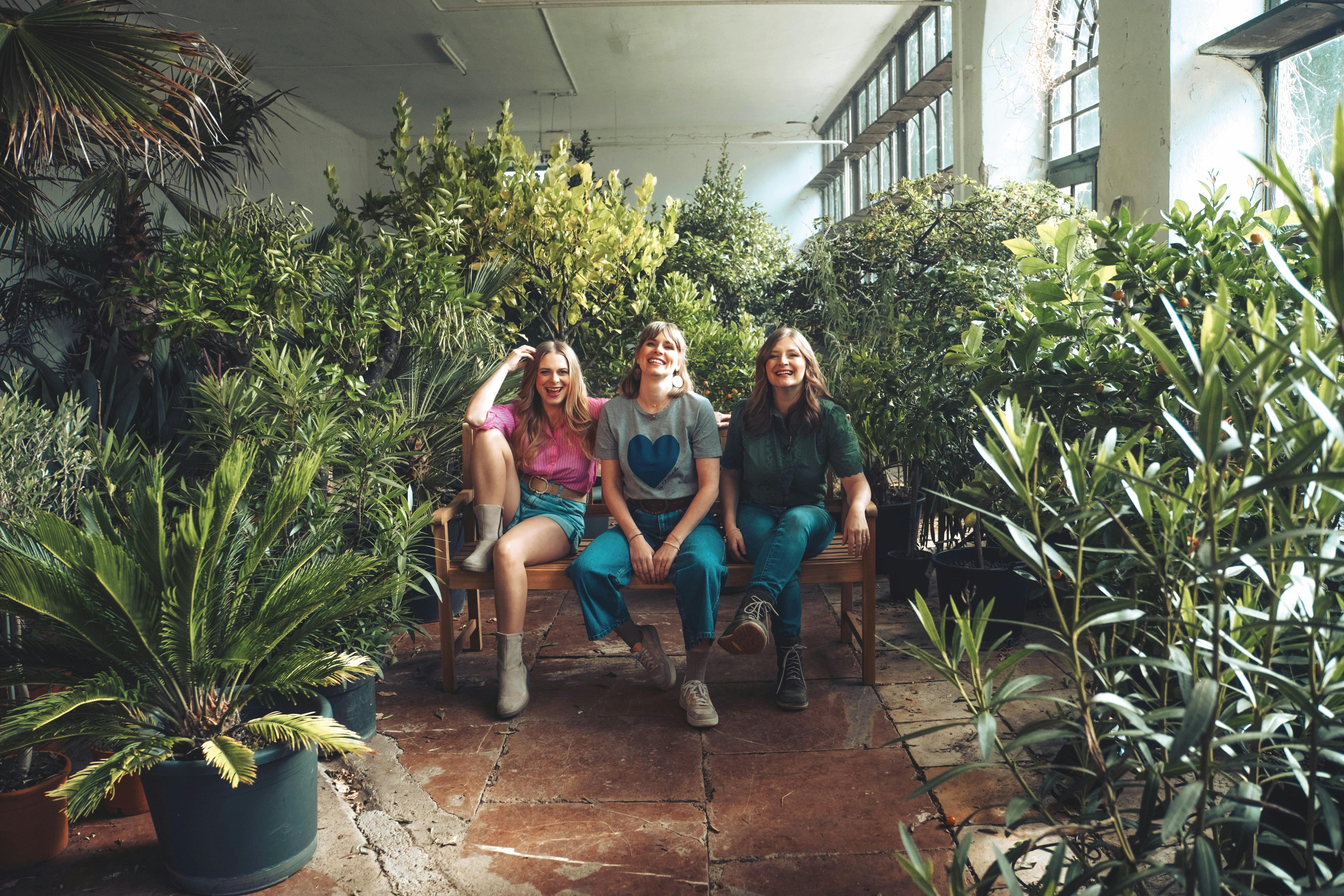 Schwesterlicher Spaß: Magdalena, Christina und Stefanie Poxrucker © Samuel Hanner