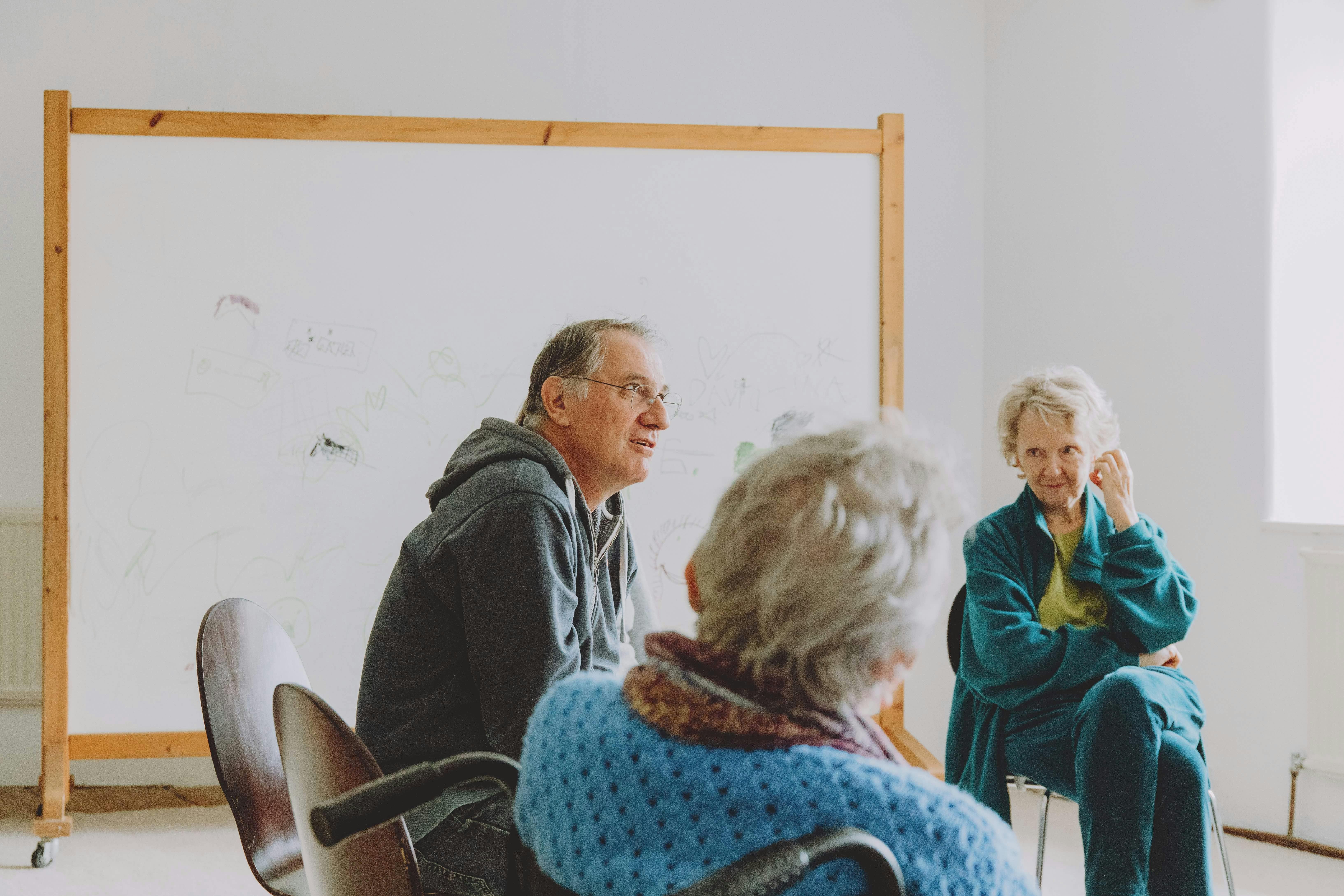 Mittels Gesprächen zu Entscheidungen finden: Alexander Wandruszka, Renate Kolm und Monika Wandruszka vom Ökotopischen Zentrum in Maria Lanzendorf