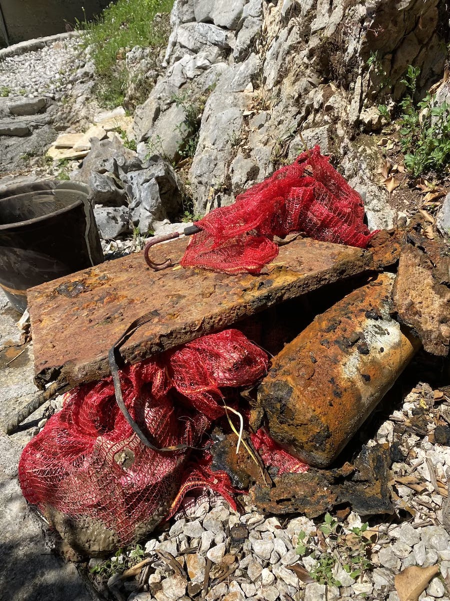 a mixture of waste taken from the Predolac cave