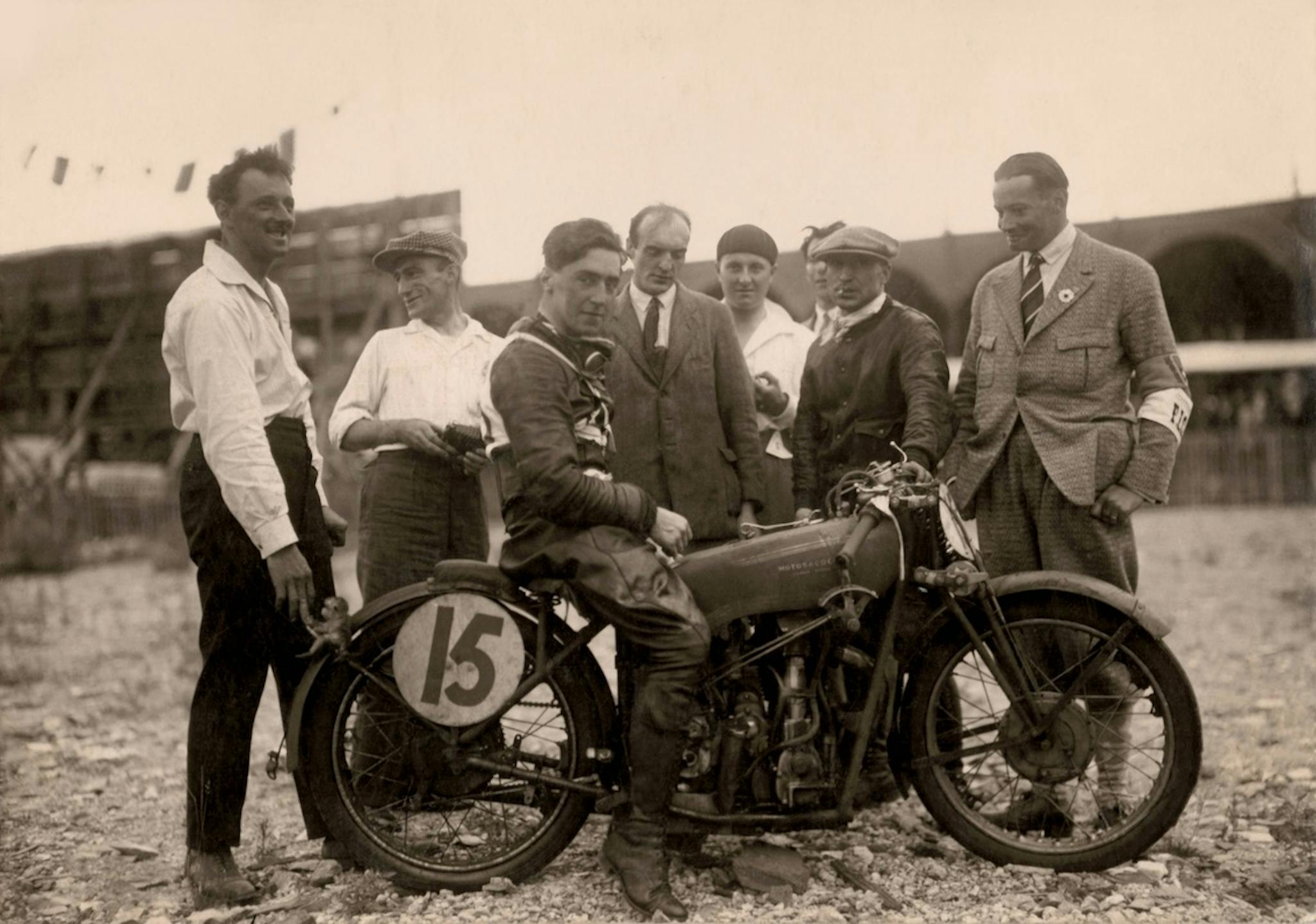 Walter L. Handley winner in Motosacoche 350 cm3 and 500 cm3 of the European Grand Prix of 1928 in Geneva