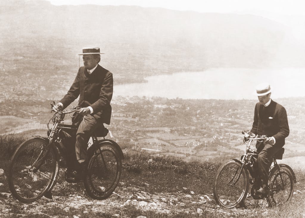 Henri et Armand Dufaux grimpant le Salève sur leur Motosacoche le 25 juin 1904