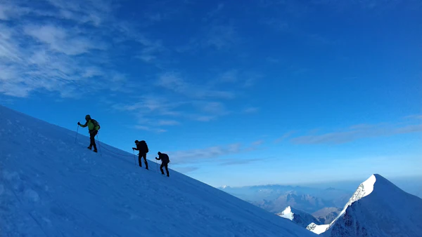 Climbint to the Dome du Gouter