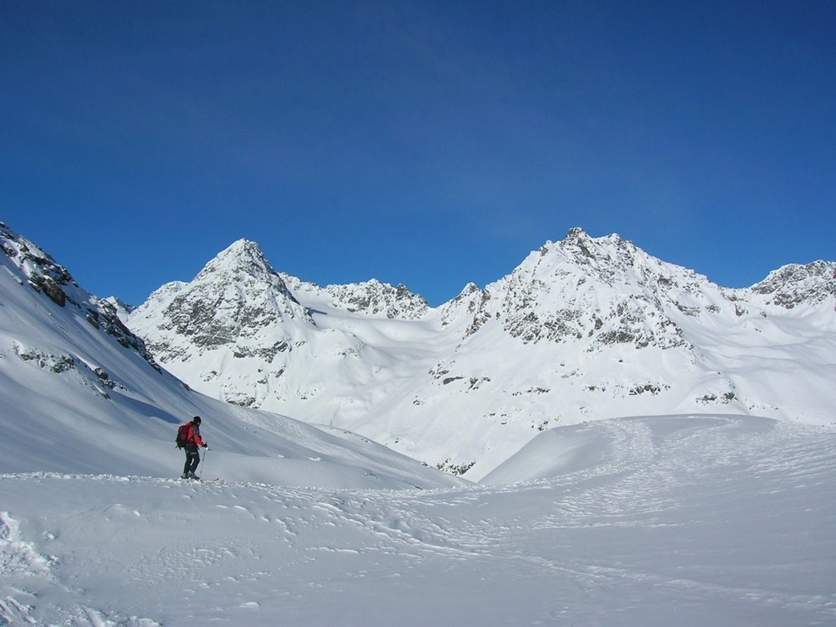 A man with the silvretta mountains behind