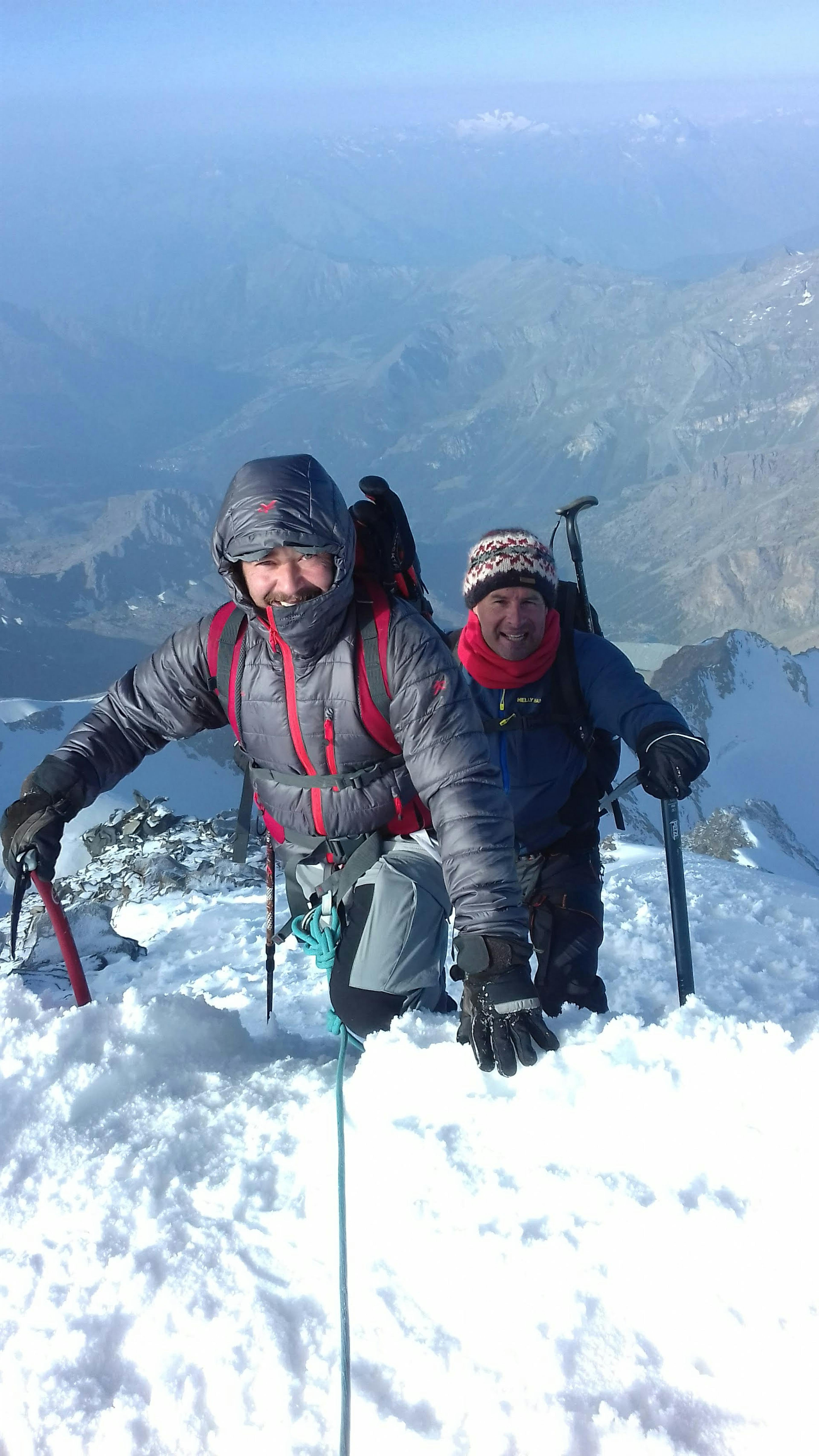 2 men climbing the Castor