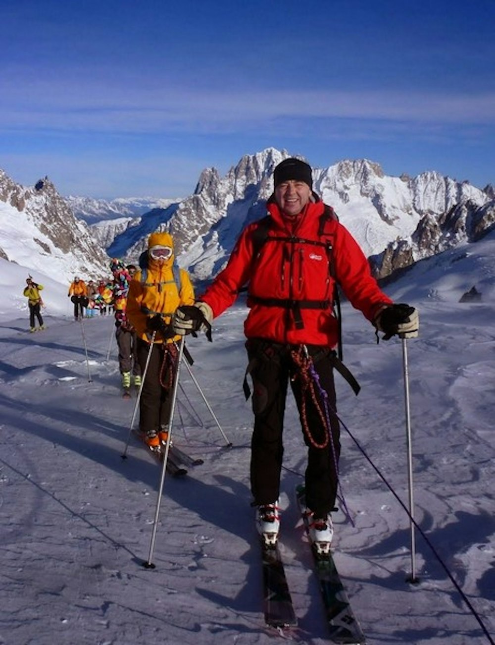 a group doing ski tour on the vallee blanche