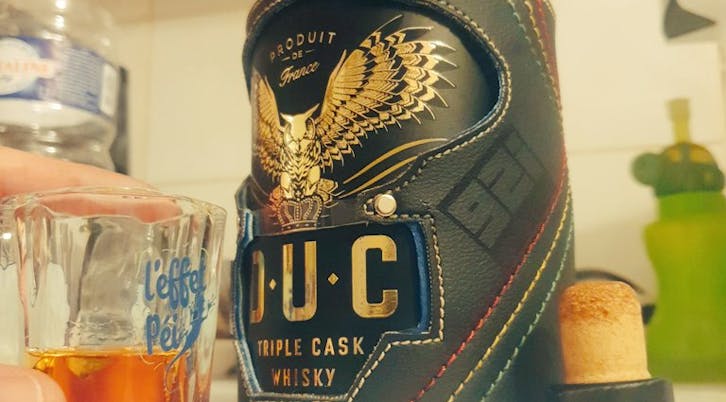 DUC whisky bottle case