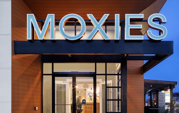 Now Open: Moxies Kelowna