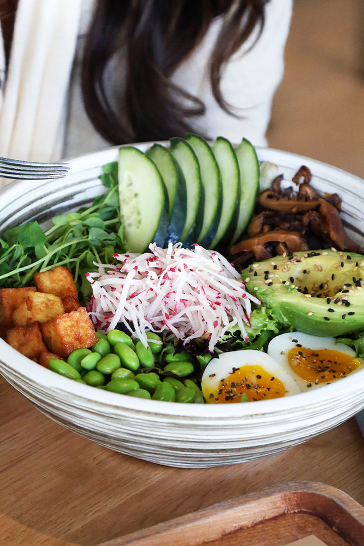 Moxies restaurant and bar lunch, dinner, happy hour, late night