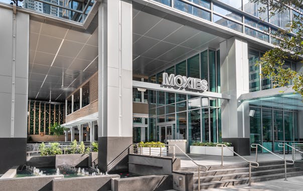 Now Open: Moxies Fort Lauderdale