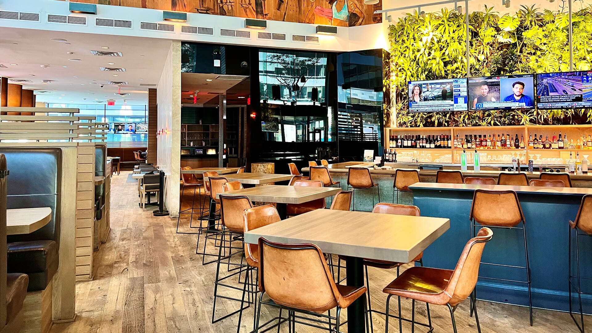 Moxies restaurant and bar lunch, dinner, happy hour Yorkdale Mall