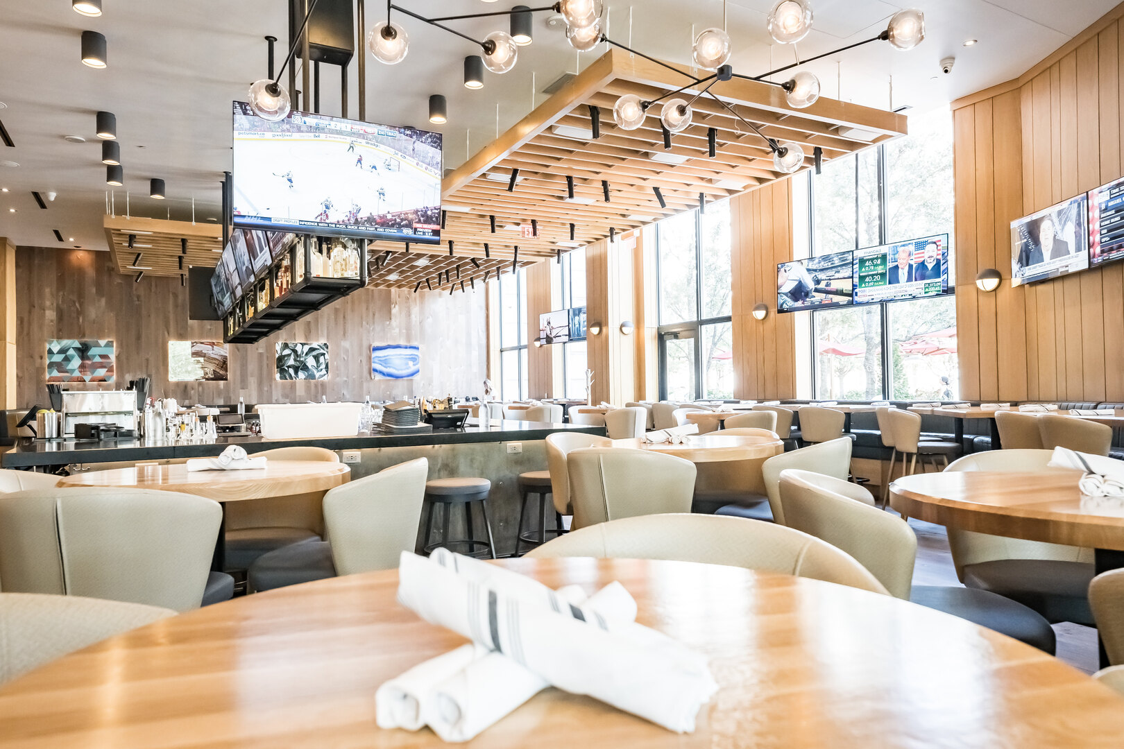 Moxies Restaurant & Bar Restaurants Nearby