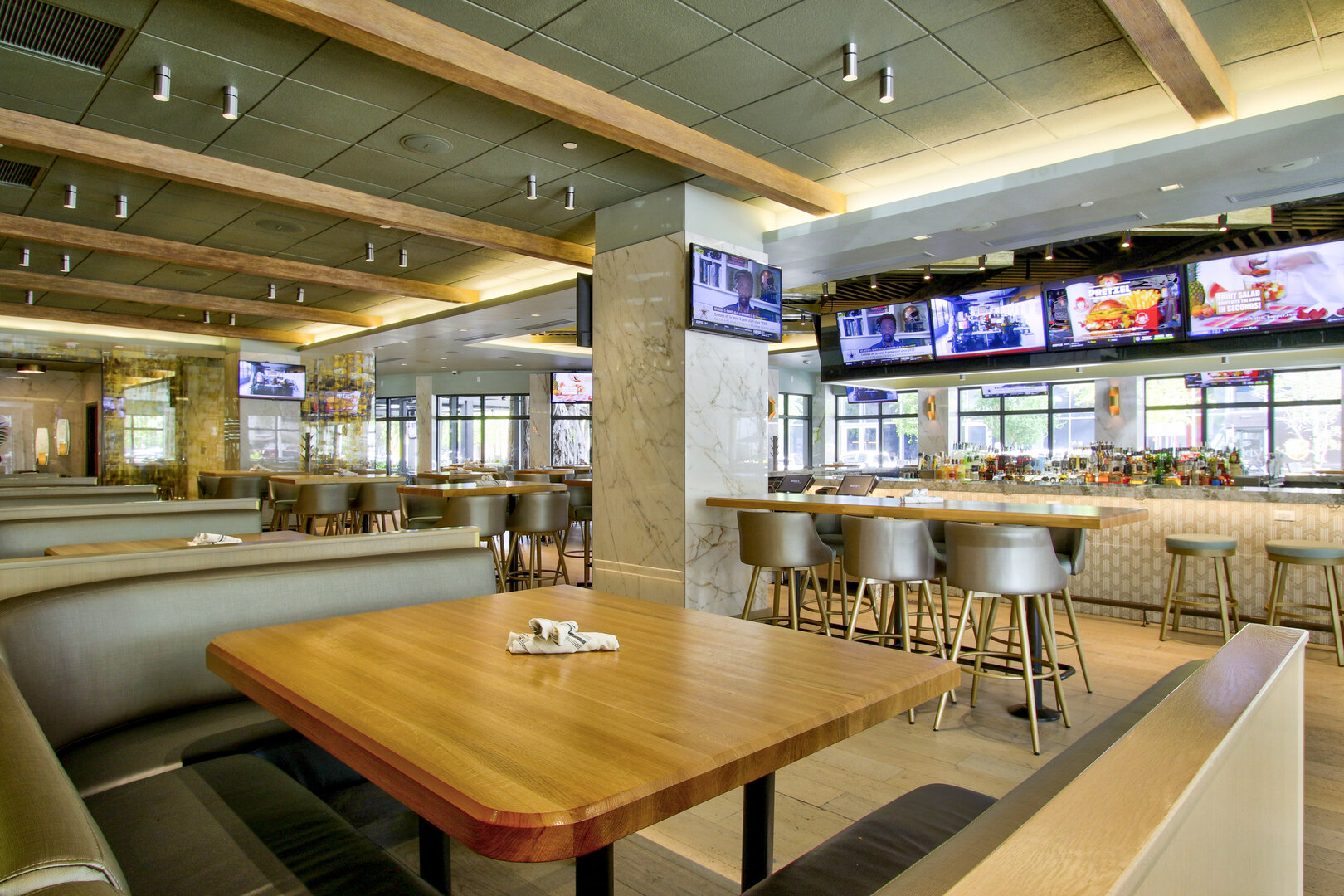 Mary Brickell Restaurant Moxies Restaurant