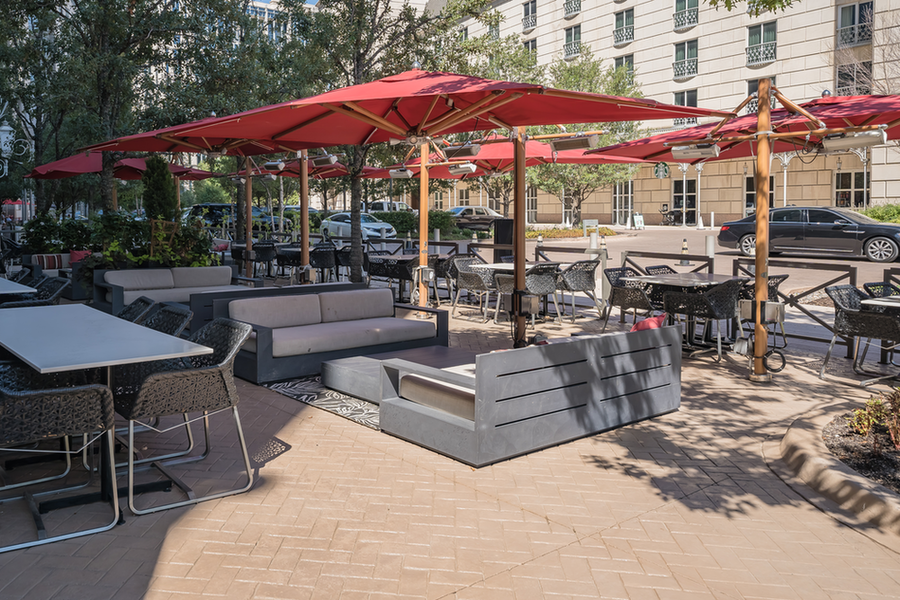 Moxies restaurant and bar lunch, dinner, happy hour Dallas Crescent