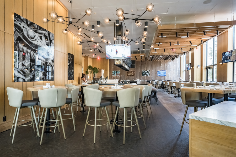 Moxies Restaurant & Bar lunch, dinner, happy hour Dallas Crescent