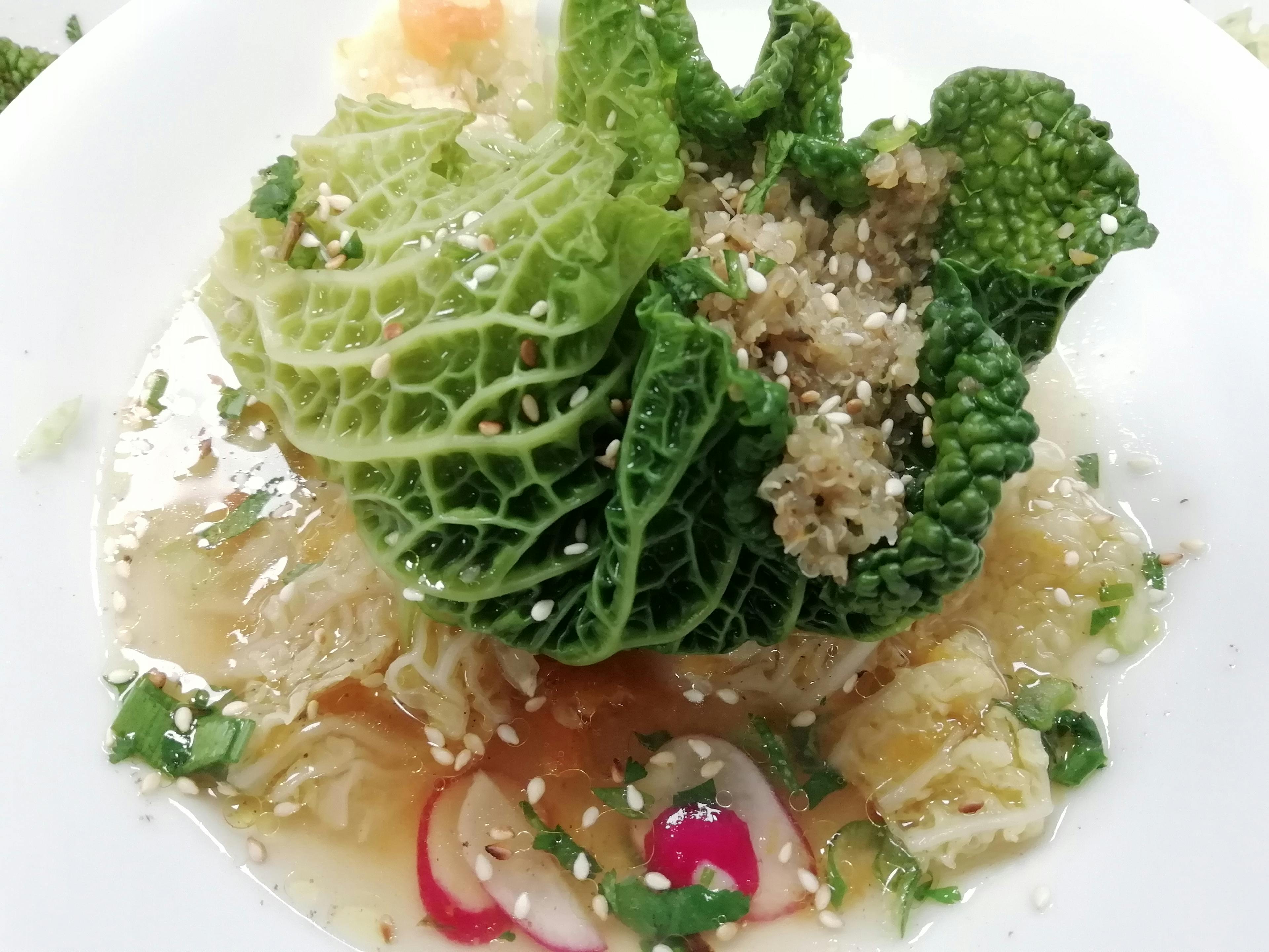 plat du chef Druguet, explosion de vert franc, vert clair, blanc et rose