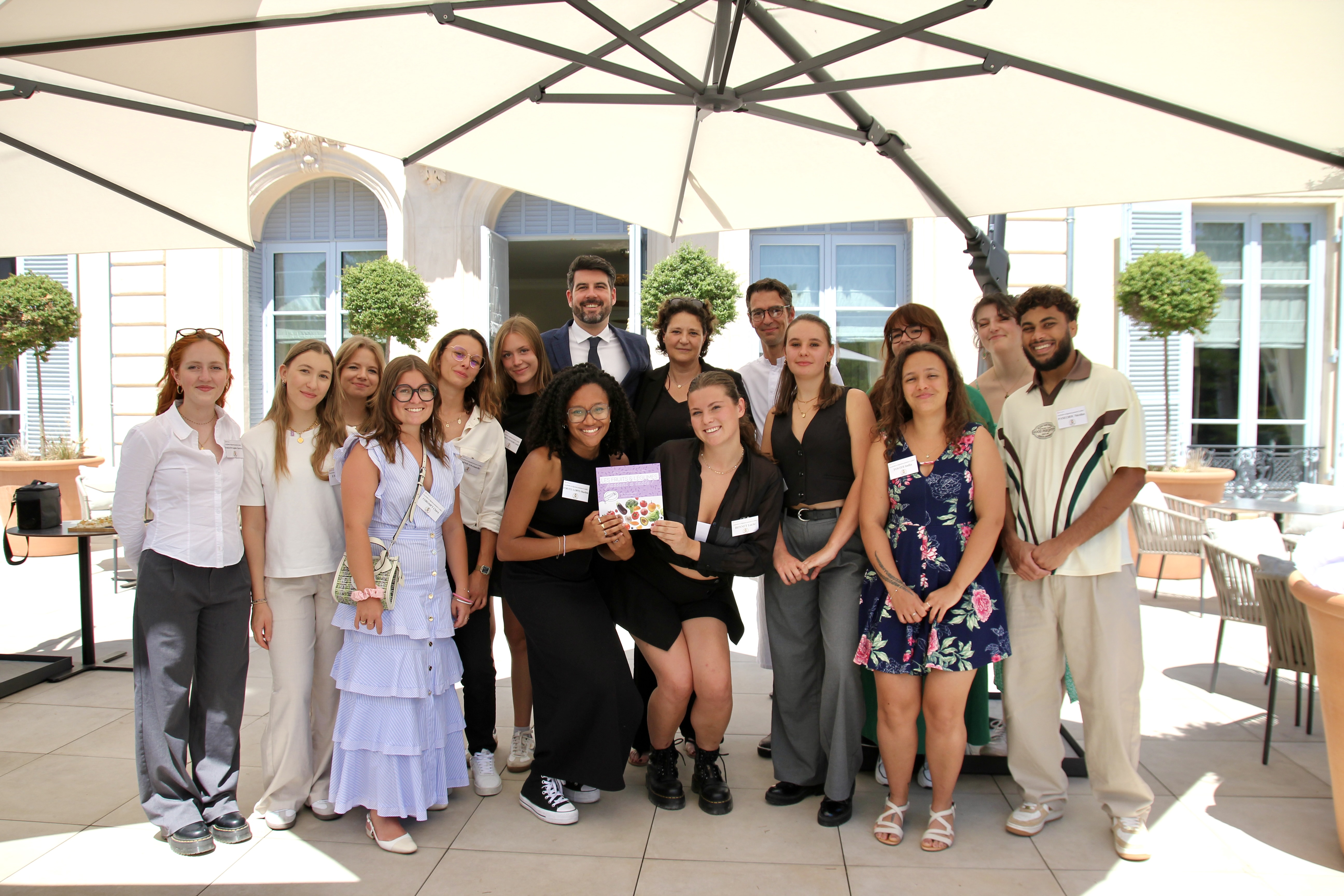 étudiants diététicien(ne)s de l'IUT Lyon 1 pour la sortie du livre