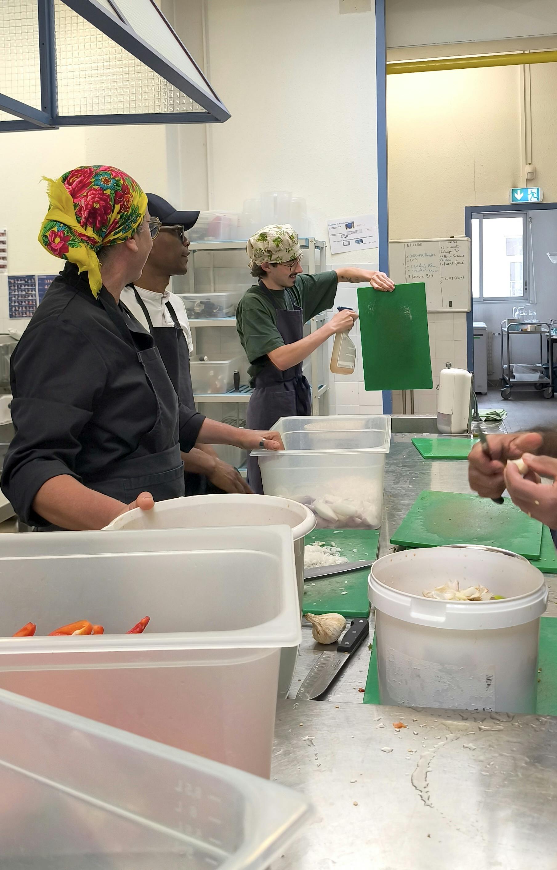 Victor nettoie sa planche