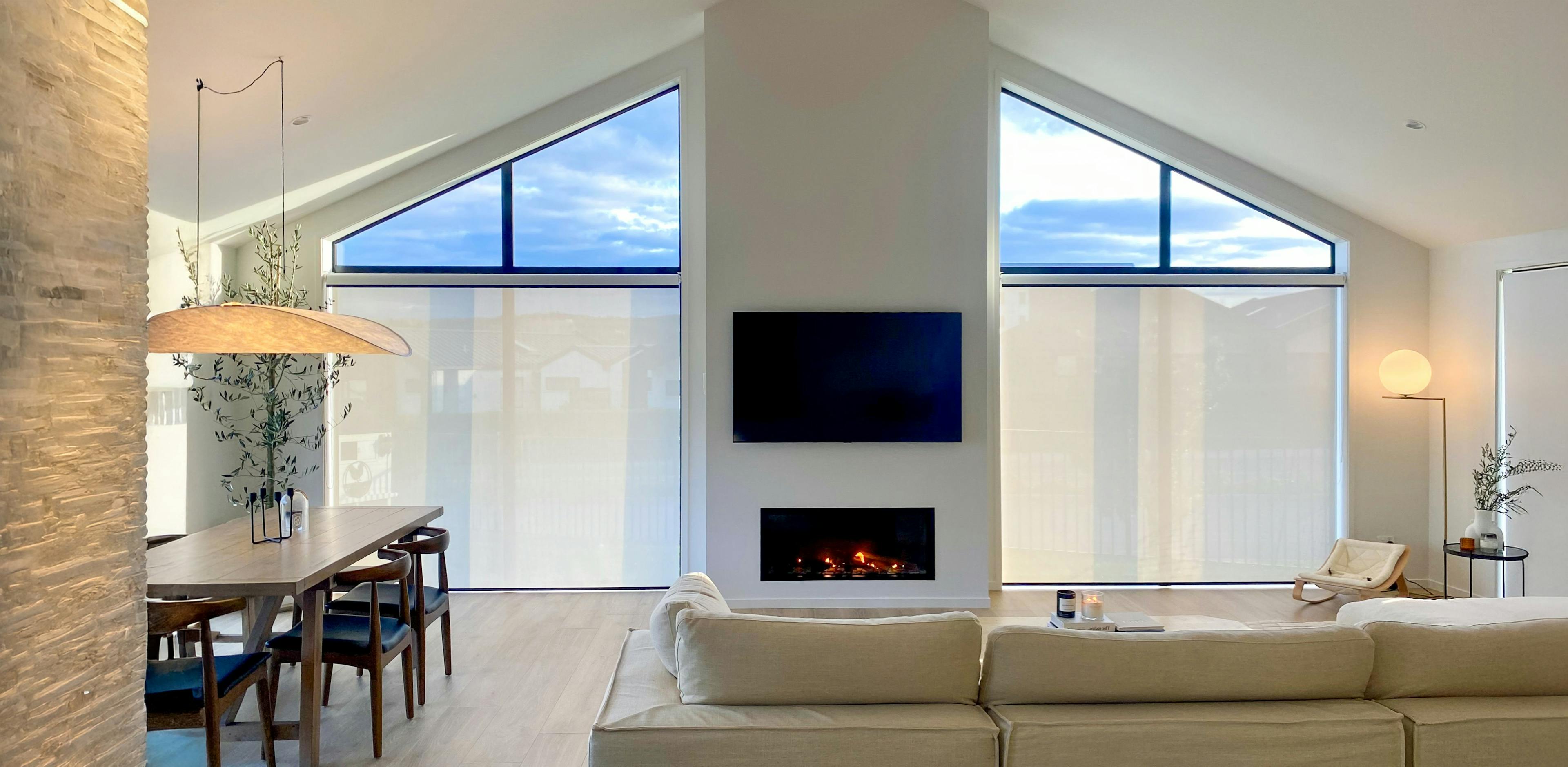 susncreen roller blinds in modern lounge