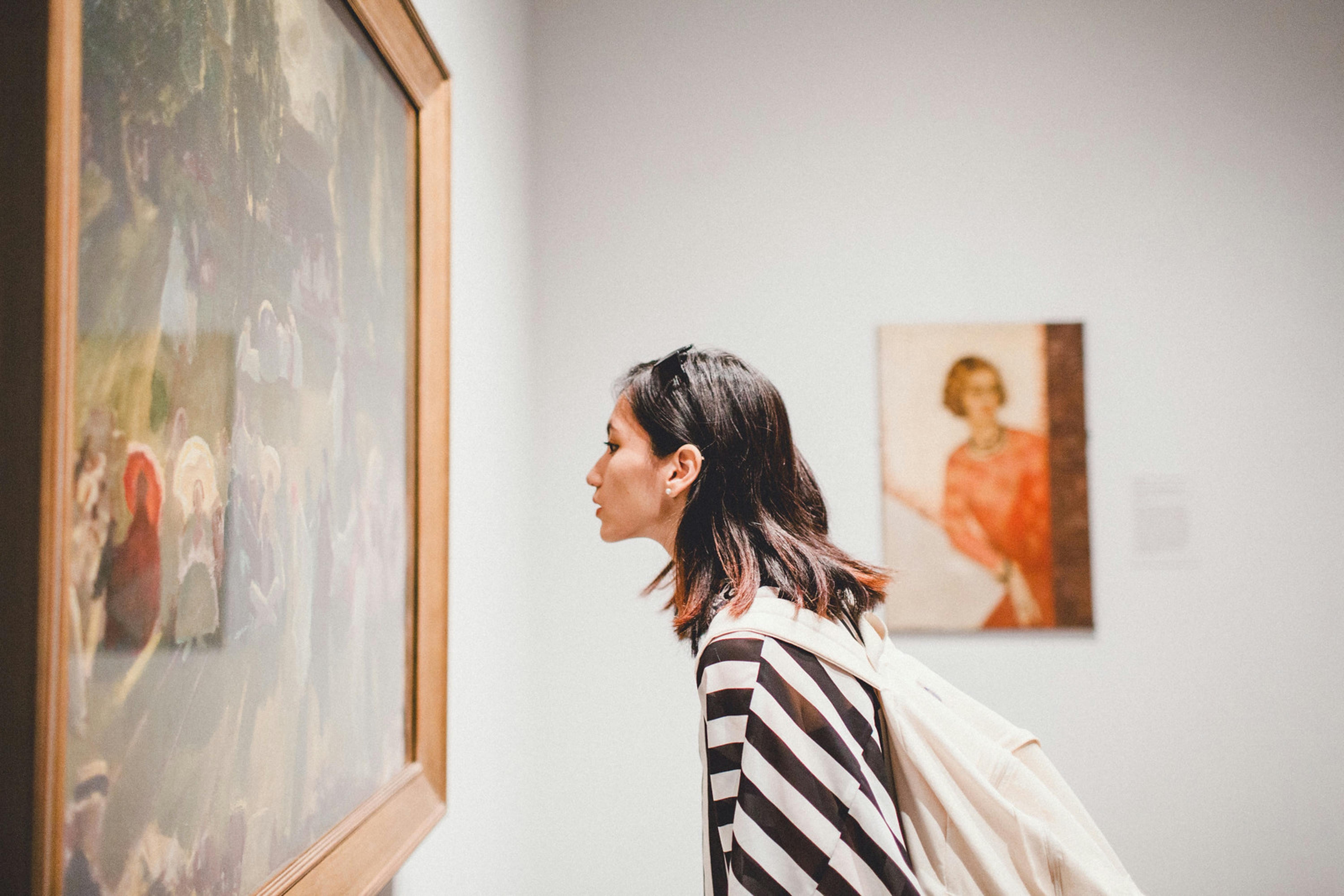 Portrait d'une jeune fille au musée