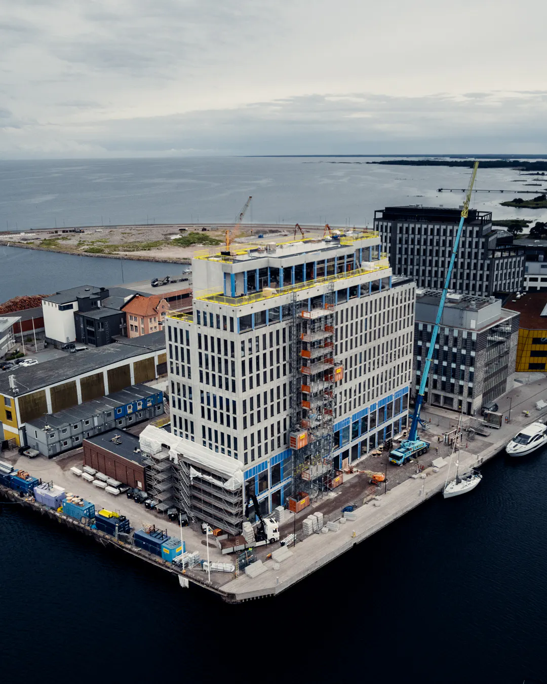 Byggnaden ur ett fågelperspektiv