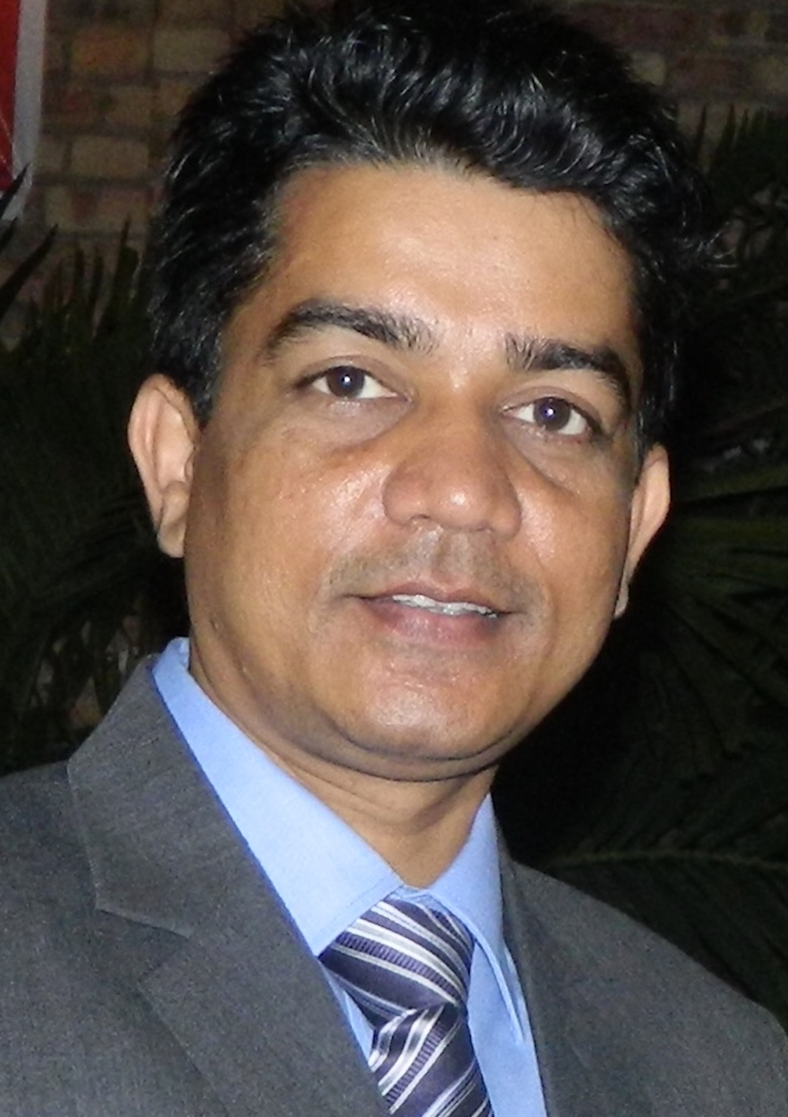 Yousaf Sadiq Headshot