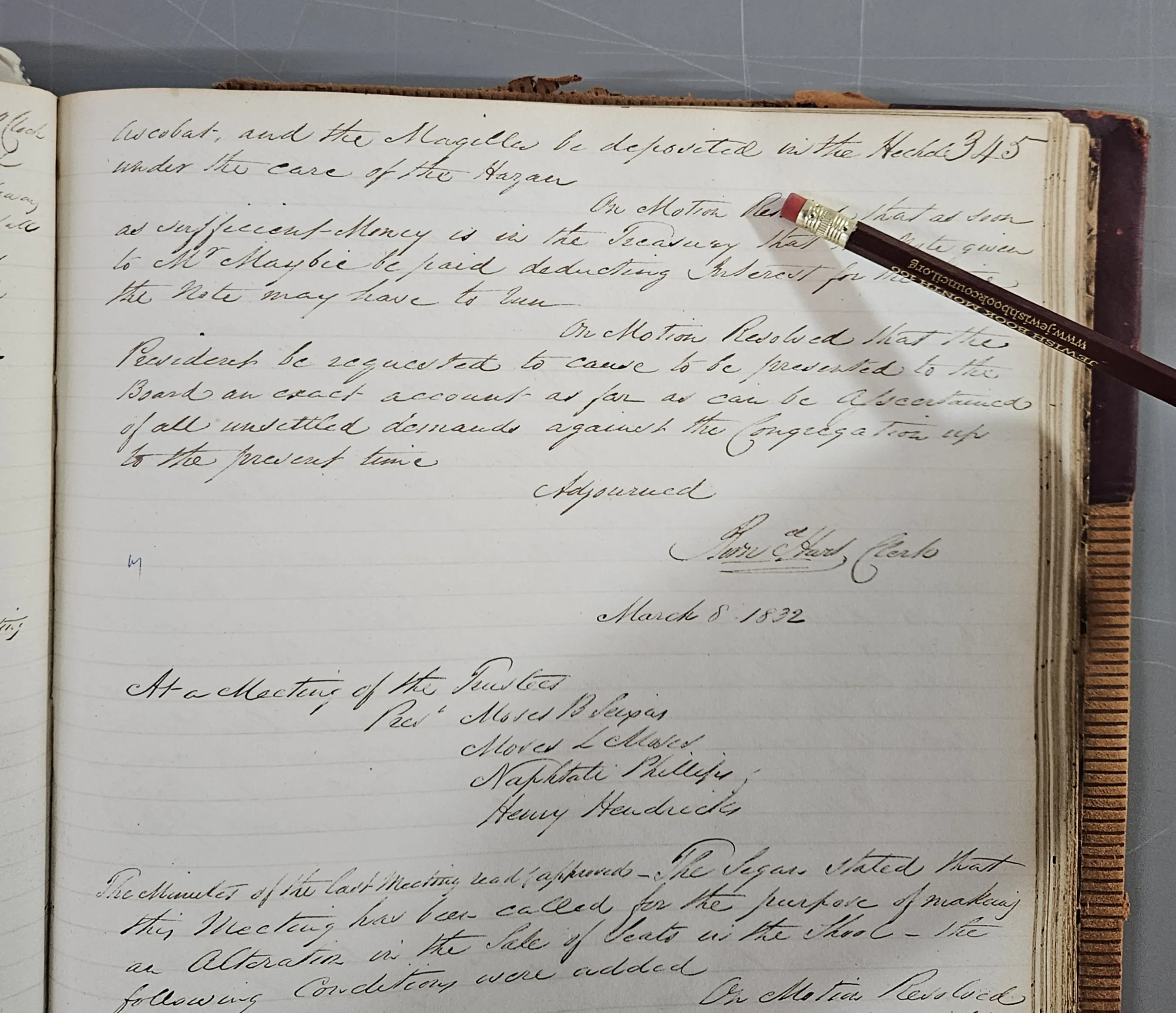 Board minutes of the congregation recording the scroll's status