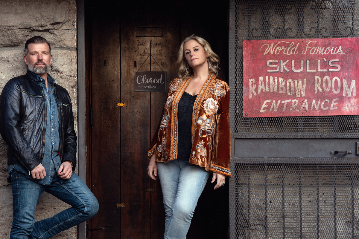 Thyra & Magnolia Road