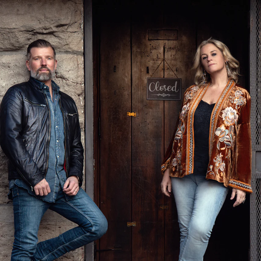 Thyra & Magnolia Road