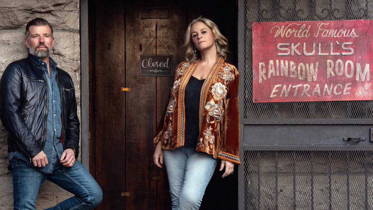 Thyra & Magnolia Road