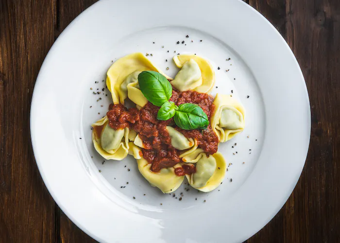 https://images.prismic.io/mutti-freut-sich-webpage/5f22d386-0704-480a-b748-70efb79ae11f_pasta.png?auto=compress,format&rect=117,0,2586,1847&w=700&h=500