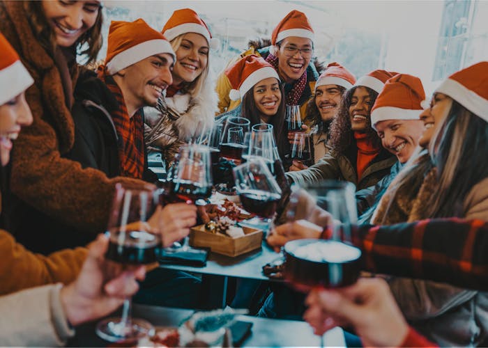 https://images.prismic.io/mutti-freut-sich-webpage/ZowHpB5LeNNTw6La_HeaderWebsiteWeihnachten.png?auto=format,compress&rect=173,0,4850,3464&w=700&h=500