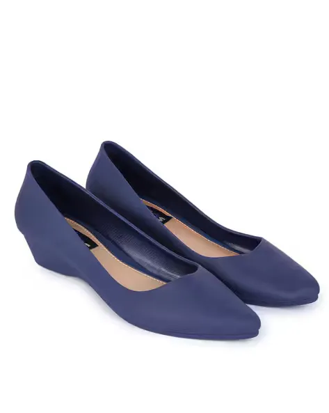 Pointed-Toe Pump Shoes