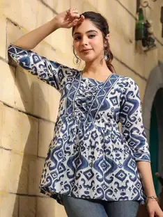 AASHU Women Printed Flared Kurta