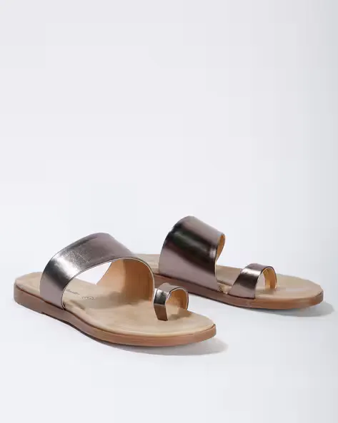 Toe-Ring Sandals with Glossy Straps