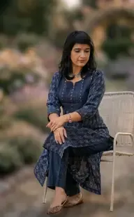 Fems Women Embroidered Straight Kurta