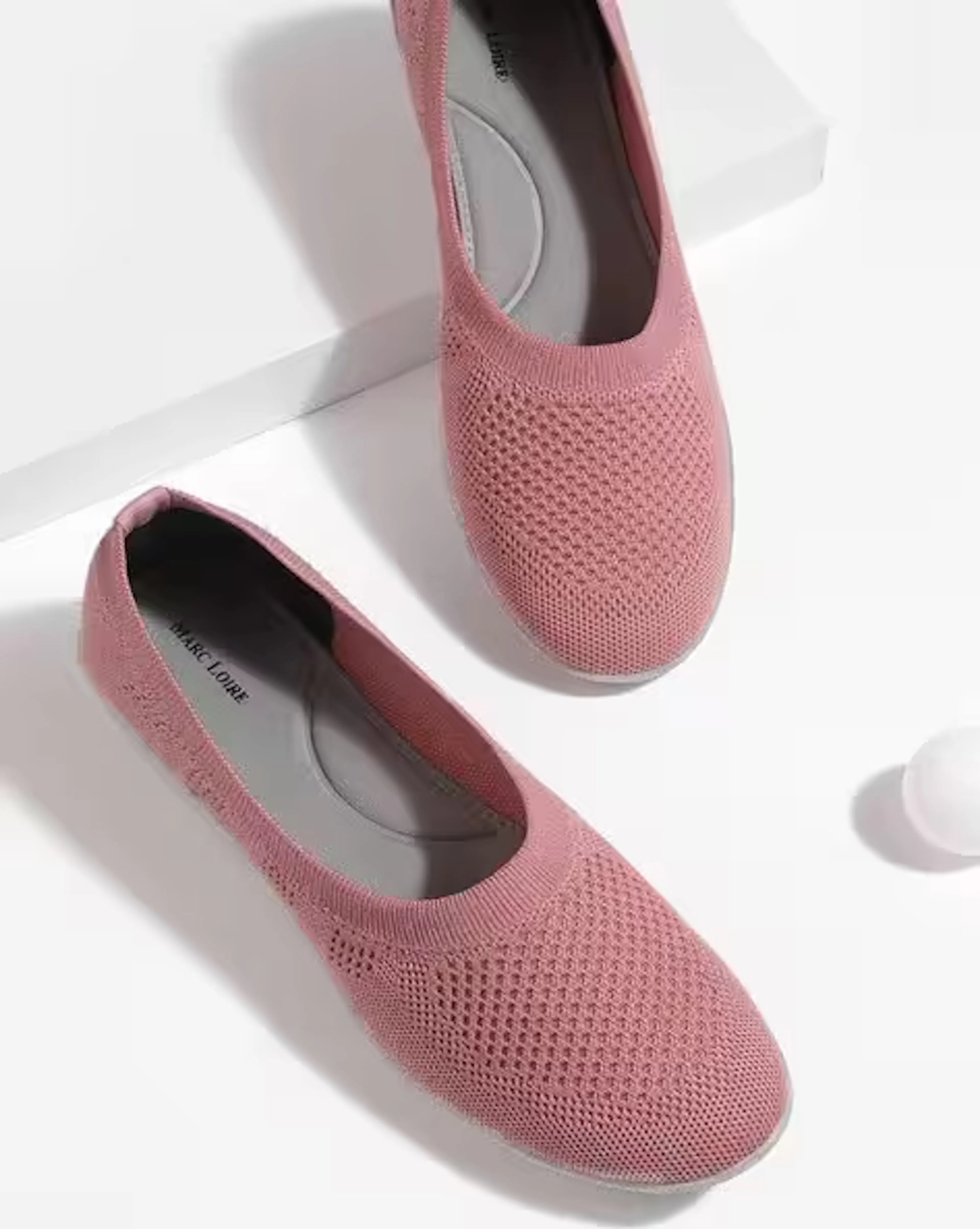 Knitted Flat Shoes with Contrast Sole