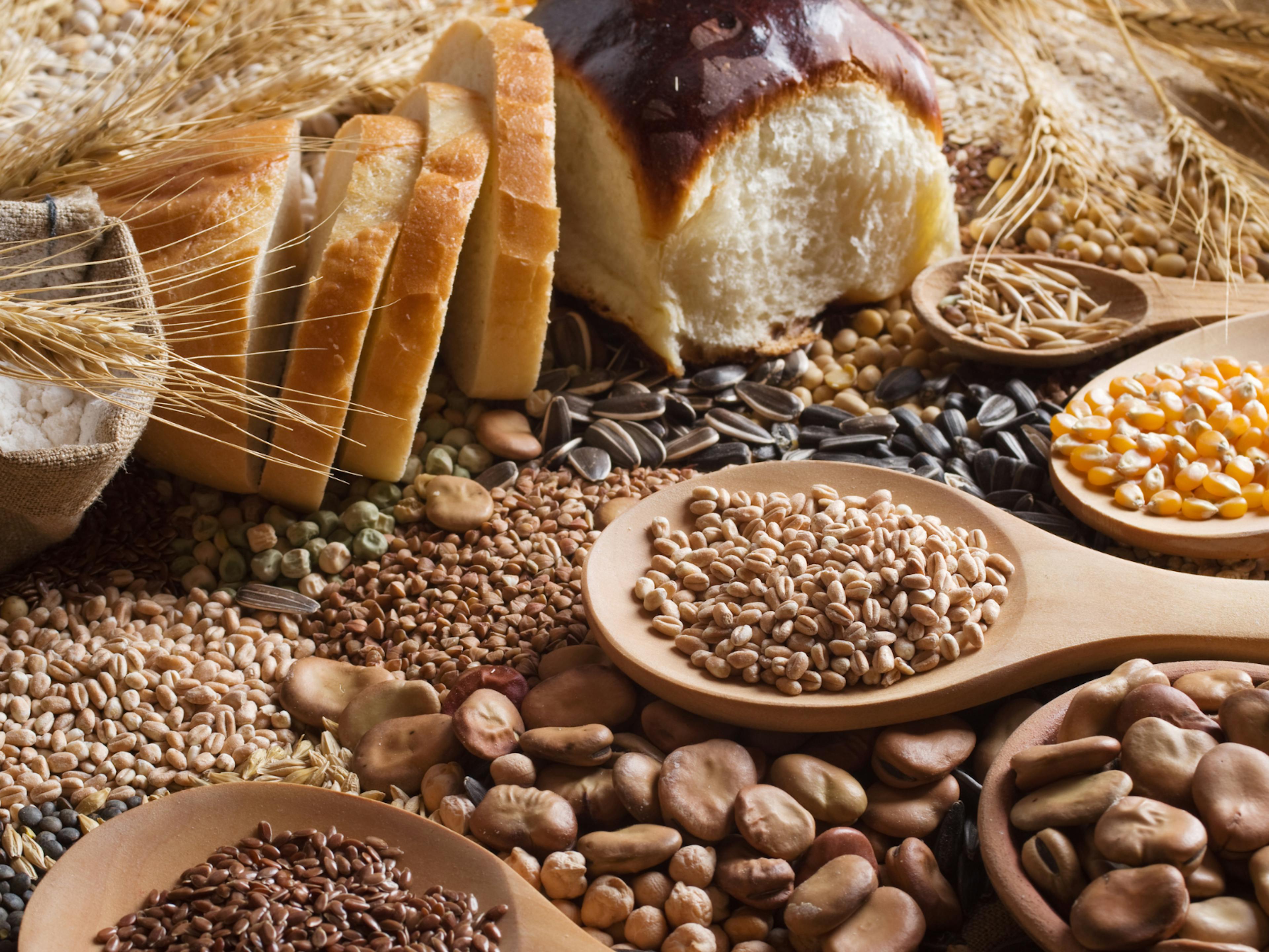 Céréales en vrac sur une table