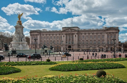 london in april - Buckingham Palace Garden