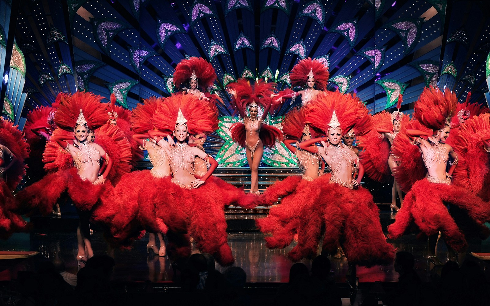 A Paris Cabaret Makes Way for 'Cabaret' - The New York Times