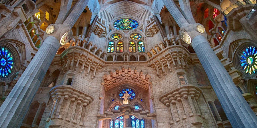 stock complicated Stereotype Sagrada Familia Interiors | Understanding Gaudi's Architecture