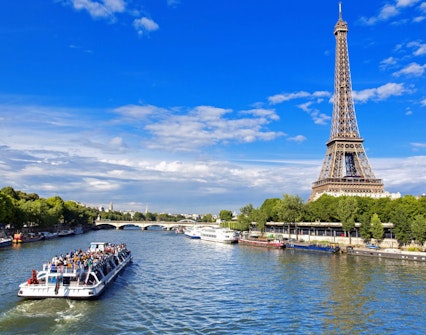 best things to do in paris lunch cruise