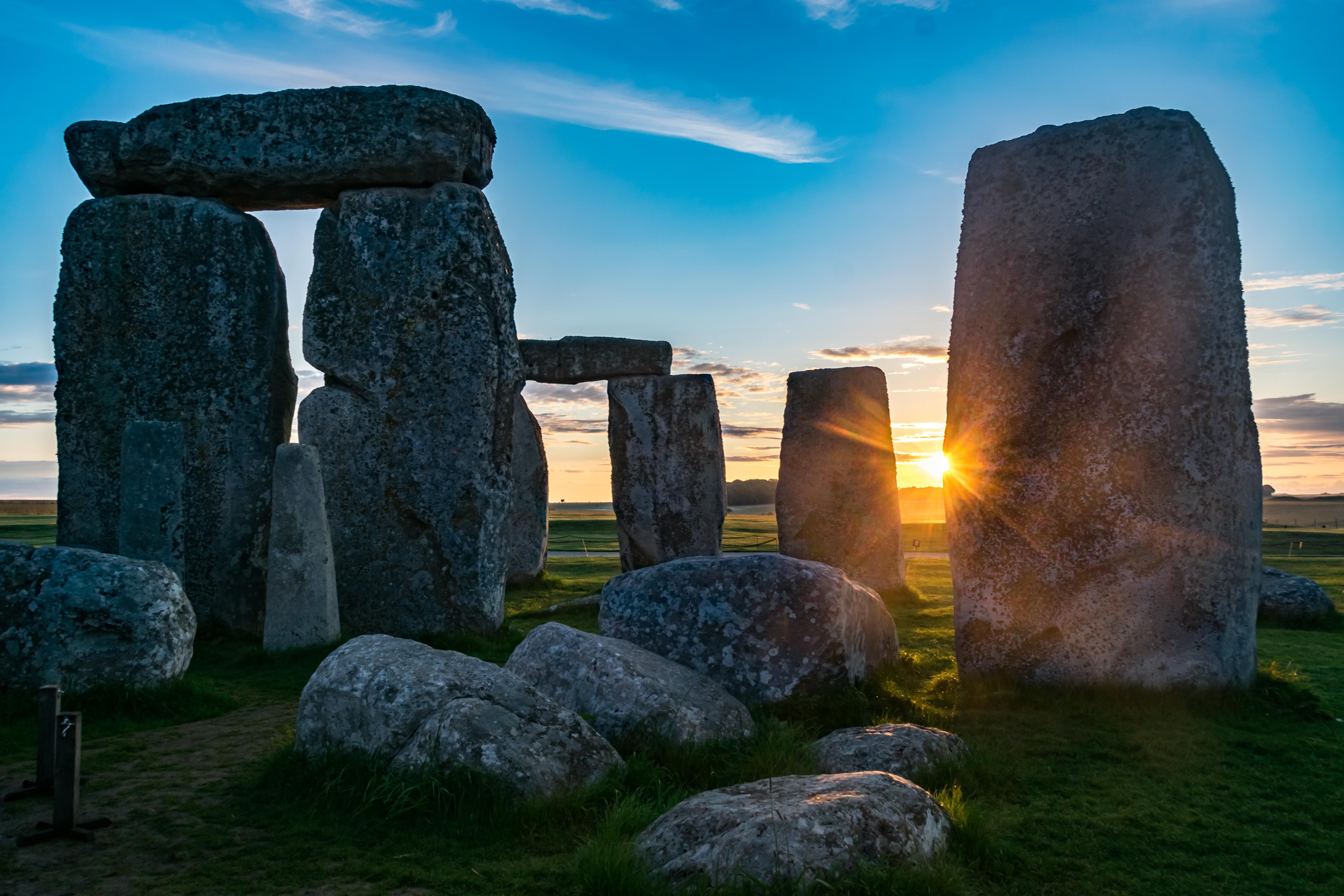 visiting stonehenge        
        <figure class=