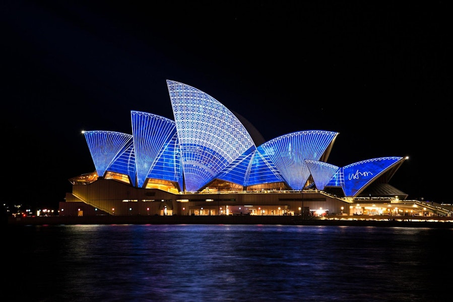 VISIT SYDNEY OPERA HOUSE