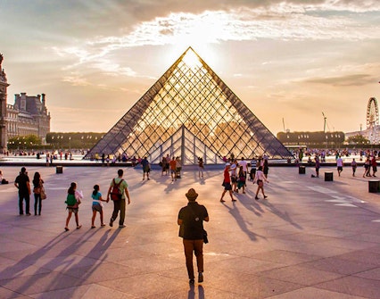 O que ver no cruzeiro no rio Sena - Museu Louvre