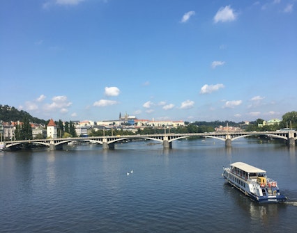 paseo en barco Praga 