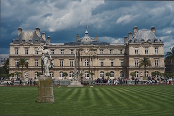best things to do in paris - luxemborg palace