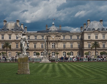 best things to do in paris - luxemborg palace
