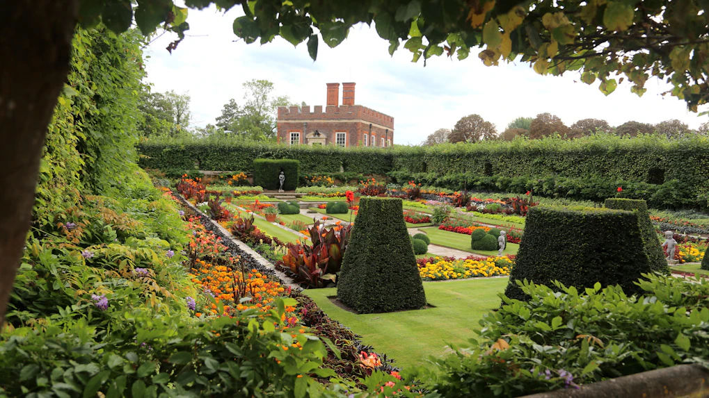 hampton court palace