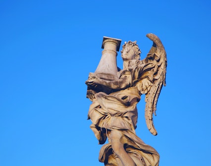 Anjo da Ponte Sant’Angelo com coluna
